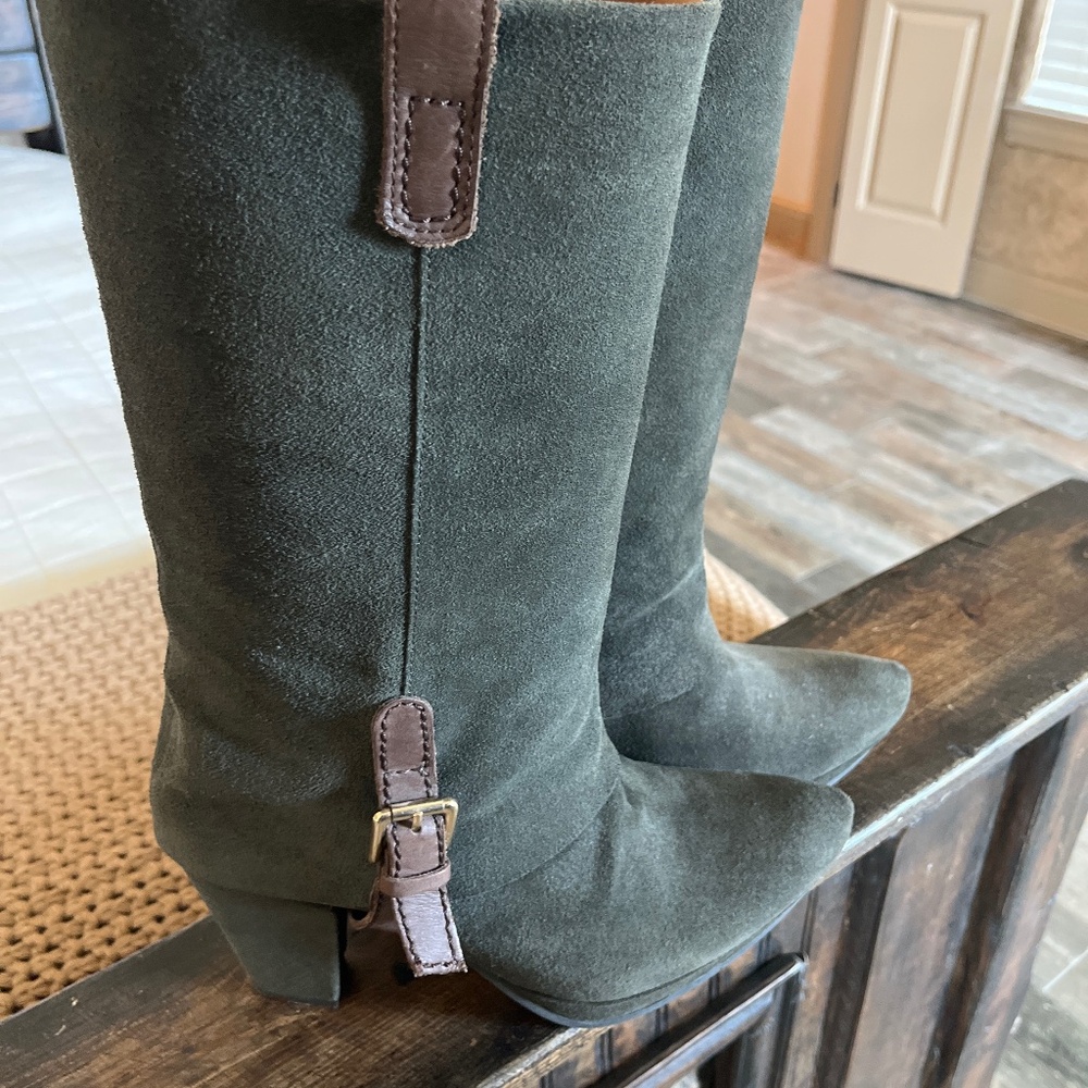 EARTHIES SUEDE BOOTS 8.5